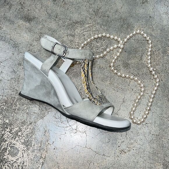 Zierra brand light gray line snake wedges - Picture 1 of 8